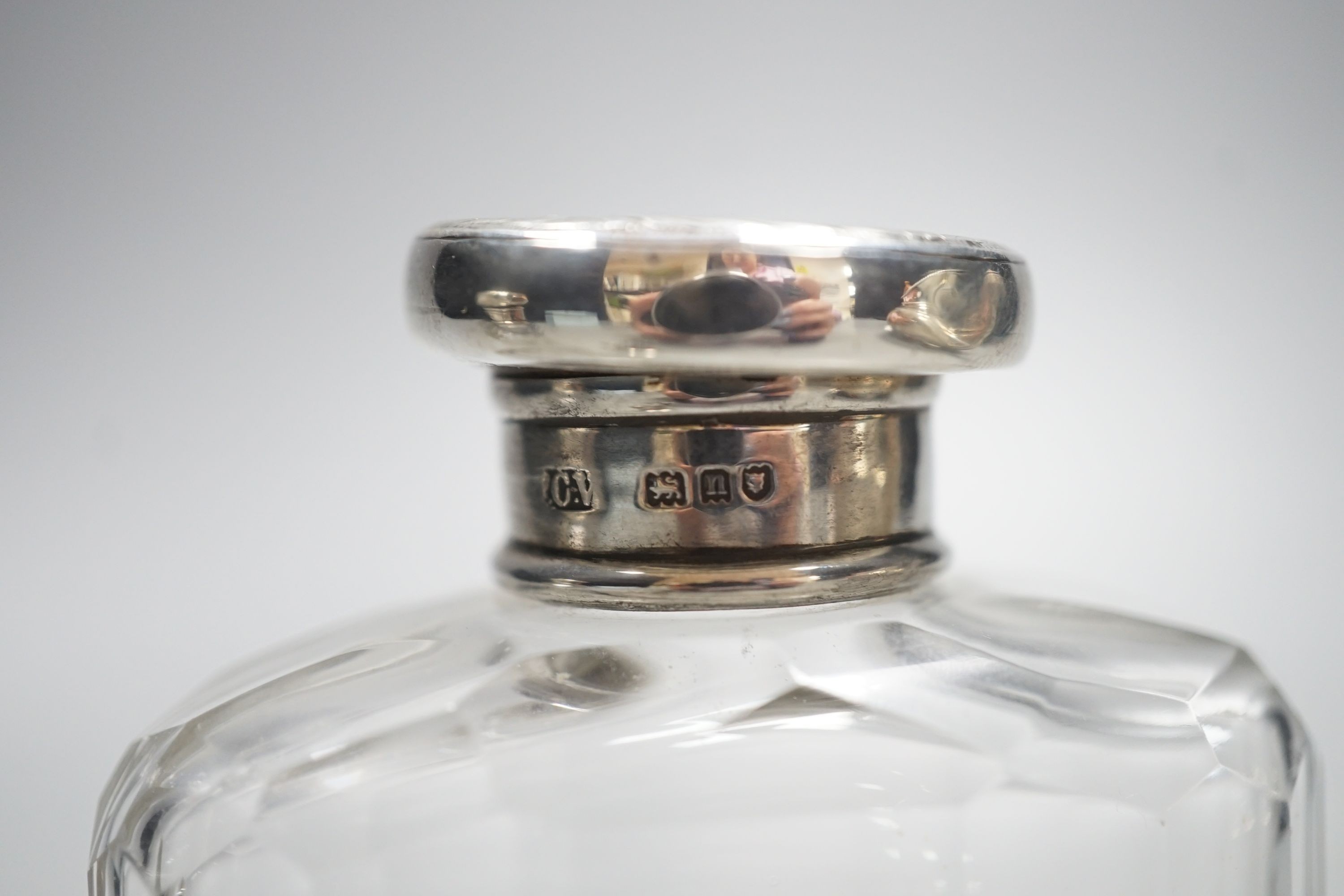 A white metal stag mounted bottle top,48mm, a pair of Edwardian silver topped glass toilet jars and a silver propelling pencil.